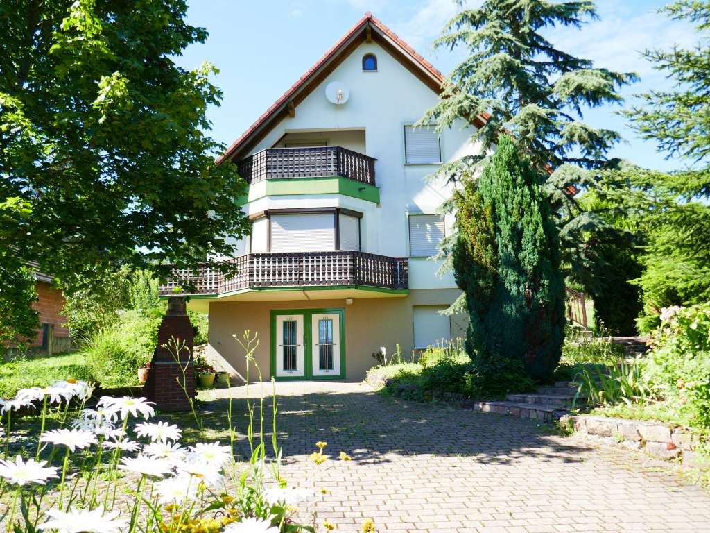 VERKAUFT  !!!!! !!!!!!!Gepflegtes Landhaus mit großem Grundstück in ruhiger Randlage