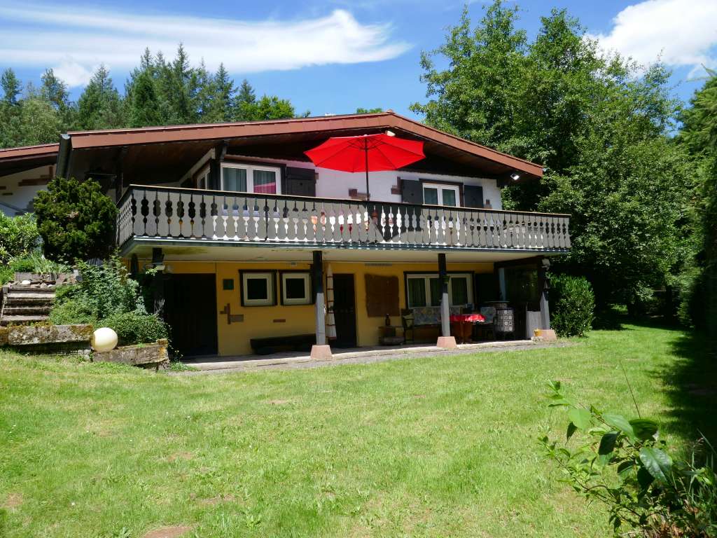 IDEAL FÜR NATURFREUNDE!  Schönes Wohn-/Ferienhaus mit Naturweiher und großem Grundstück  in  ruhiger Naturlage