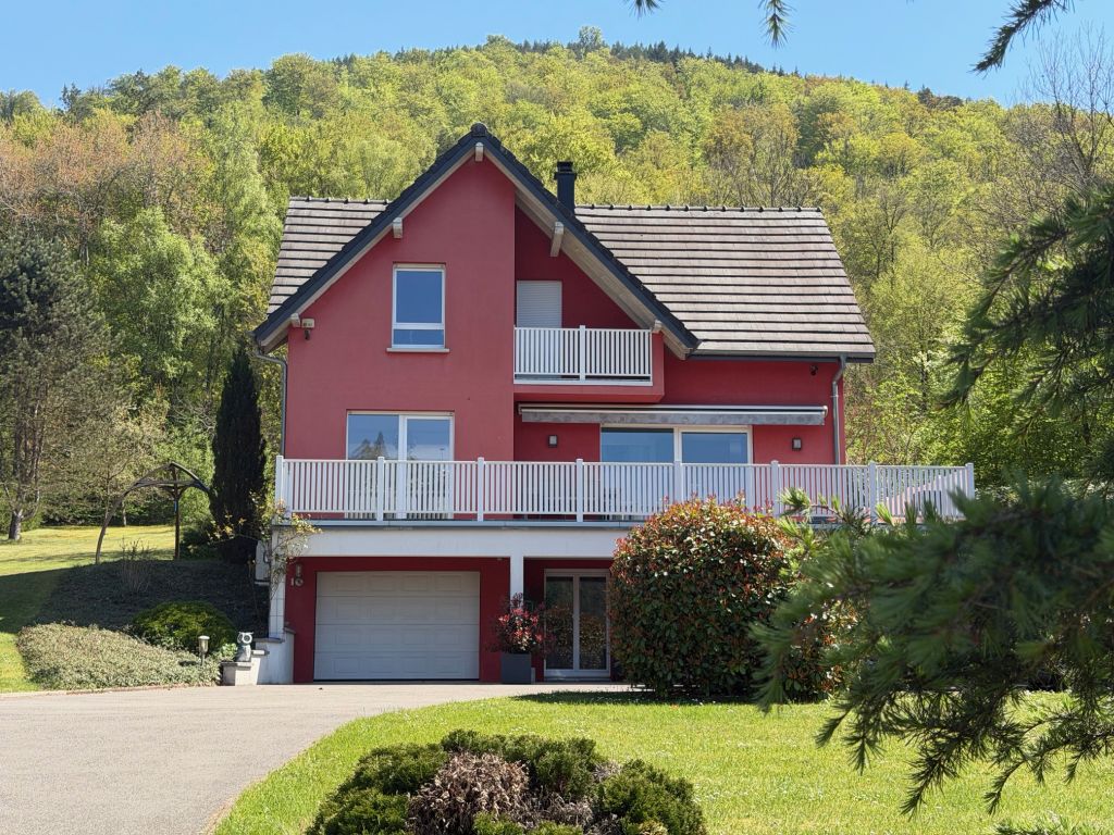 RUHIG UND NATURNAH WOHNEN!  Neuwertiges Landhaus in exklusiver Aussichtslage direkt am Wald