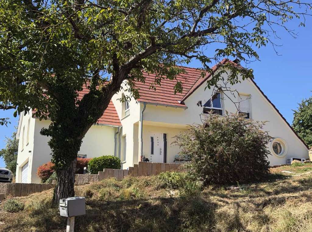 Nettes Landhaus mit kleinem Pool und großem Grundstück in schöner Randlage Nettes Landhaus mit kleinem Pool und großem Grundstück in schöner Randlage
