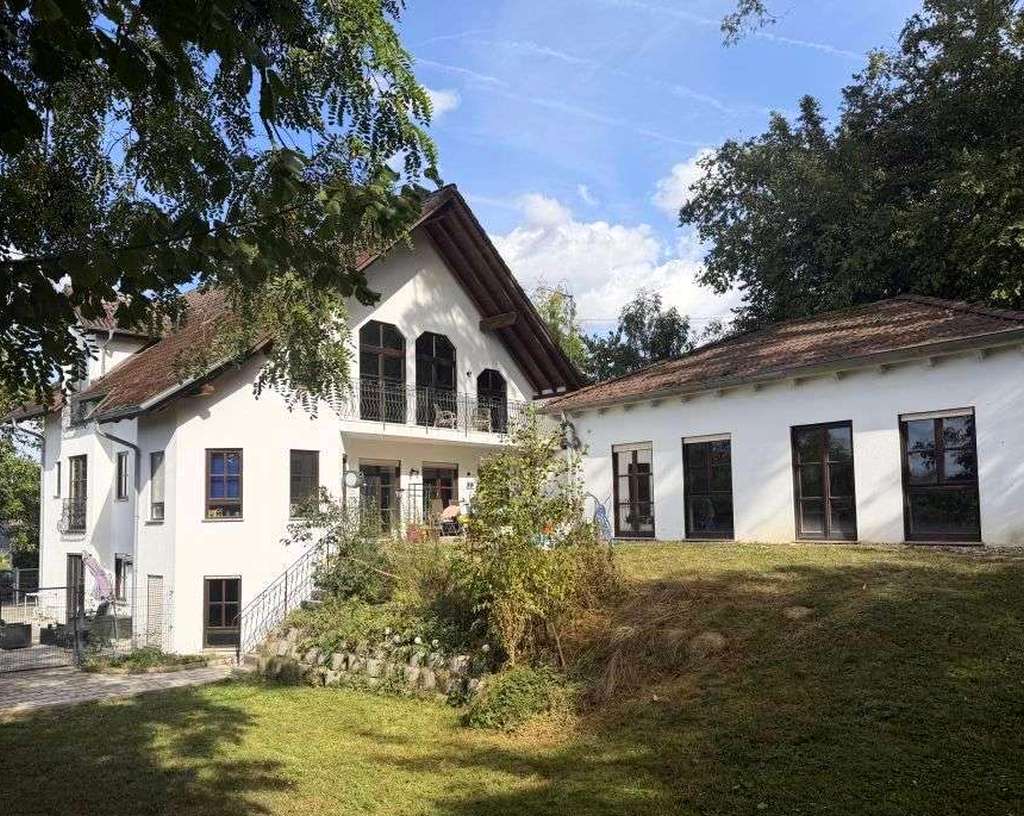 Repräsentatives Landhaus mit separater Gästewohnung und großem Naturgrundstück Repräsentatives Landhaus mit separater Gästewohnung und großem Naturgrundstück